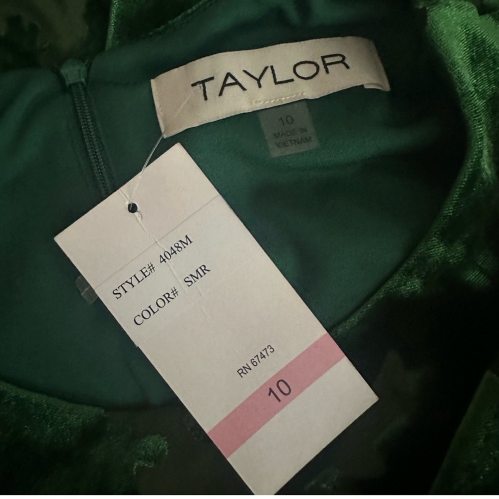 Elegant Green Sleeveless Dress - Picture 7 of 7